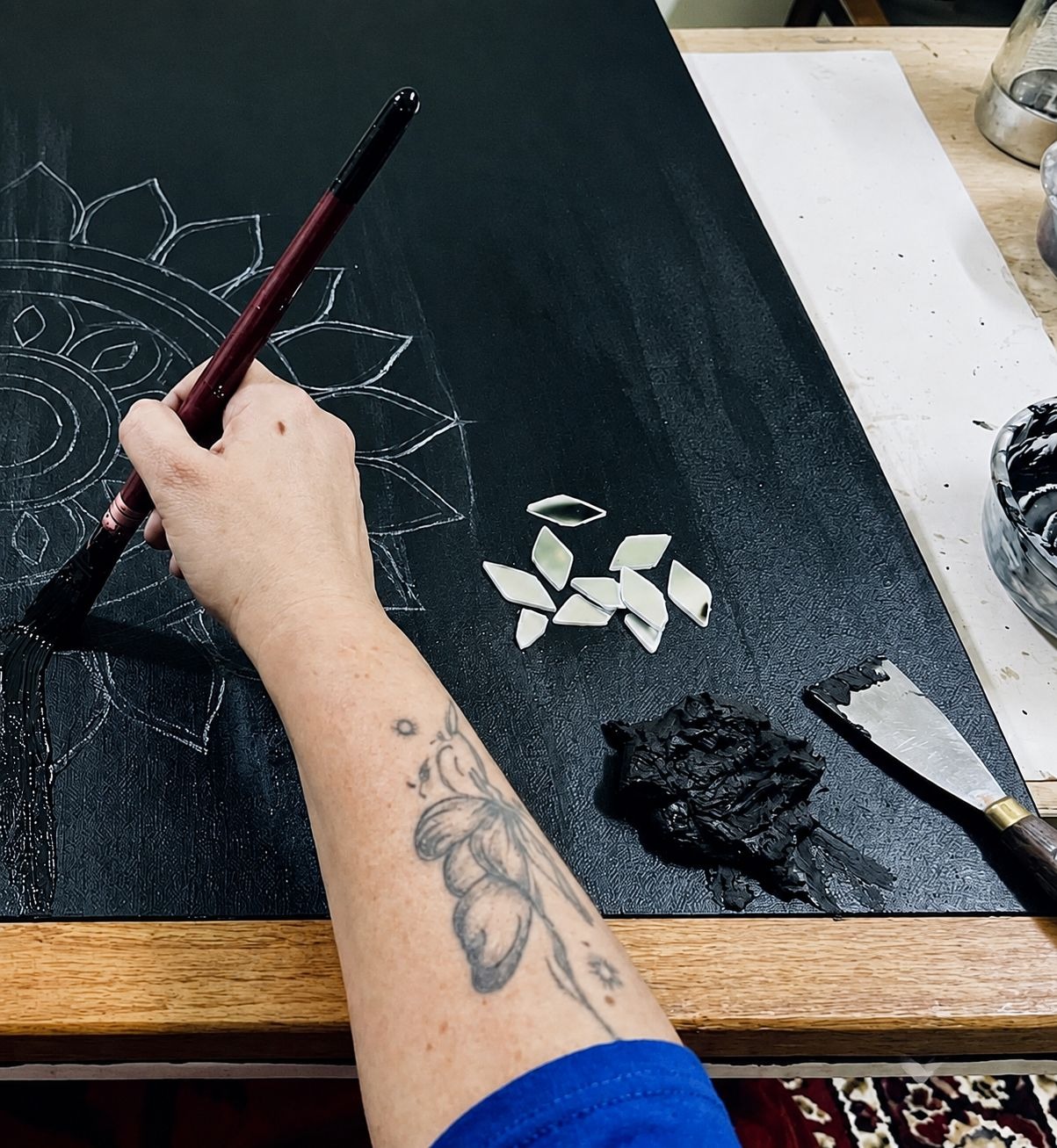 Rachna Saxena handcrafting fine Lippan art in her Mumbai atelier